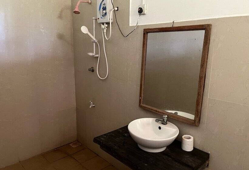 Hotel Rivendell Twisted Tree