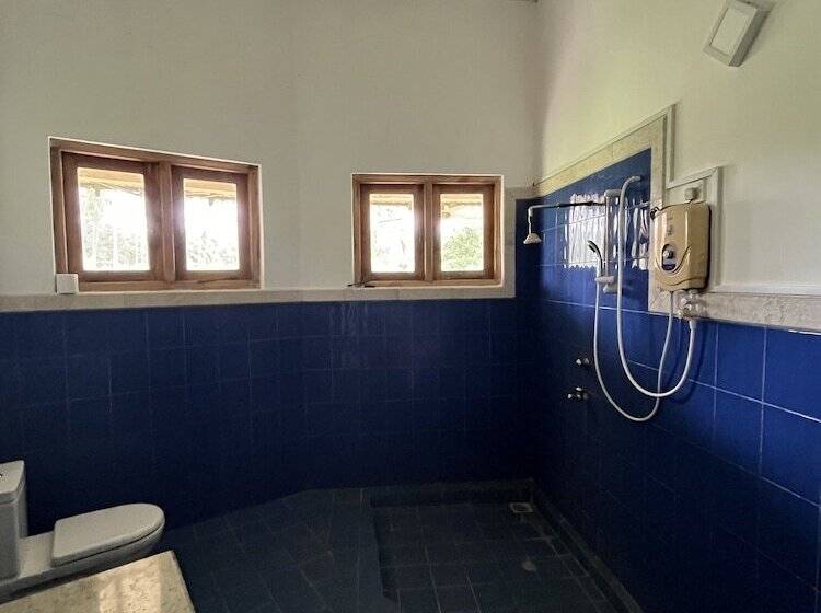 Hotel Rivendell Twisted Tree