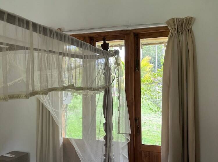 Hotel Rivendell Twisted Tree