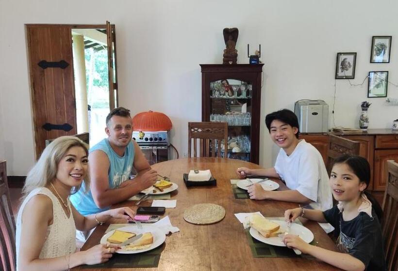 Hotel Rivendell Twisted Tree