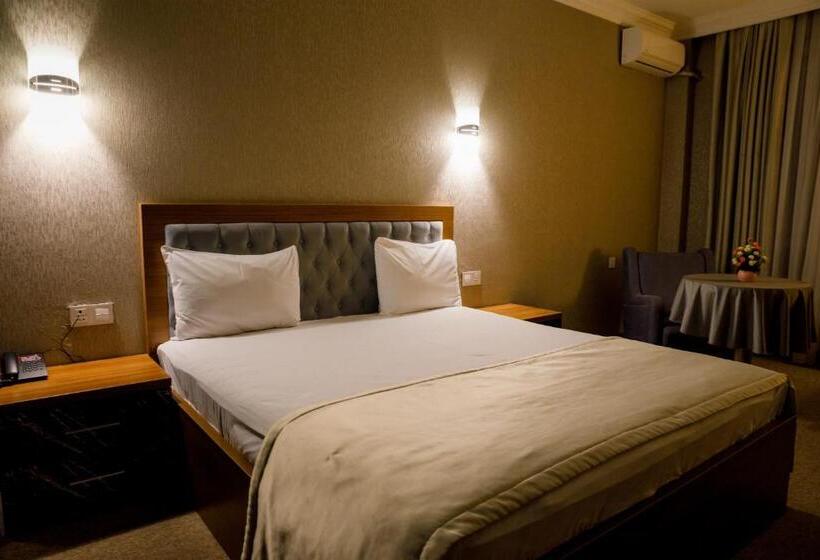 בית מלון כפרי Royal Sapphire Baku