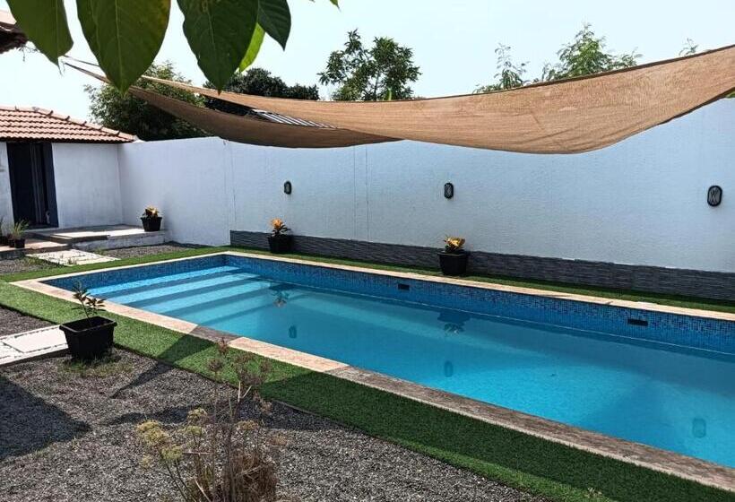 هتل Serene Deluxe Row Villa