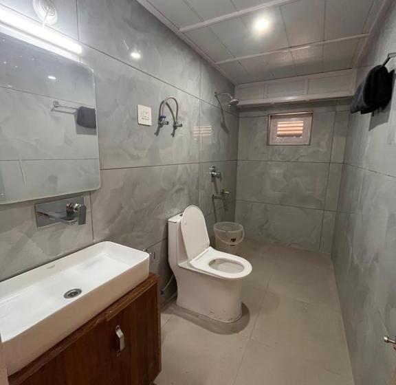 هتل Varuni Classic Mcleod Ganj !! Near Mall Road !!