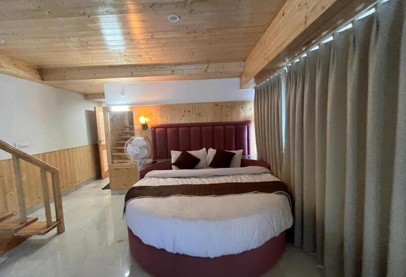 هتل Varuni Classic Mcleod Ganj !! Near Mall Road !!