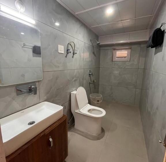 هتل Varuni Classic Mcleod Ganj !! Near Mall Road !!