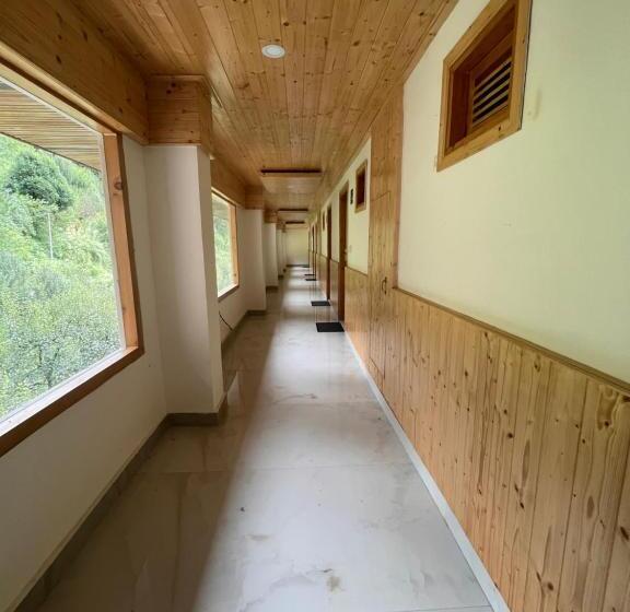 هتل Varuni Classic Mcleod Ganj !! Near Mall Road !!