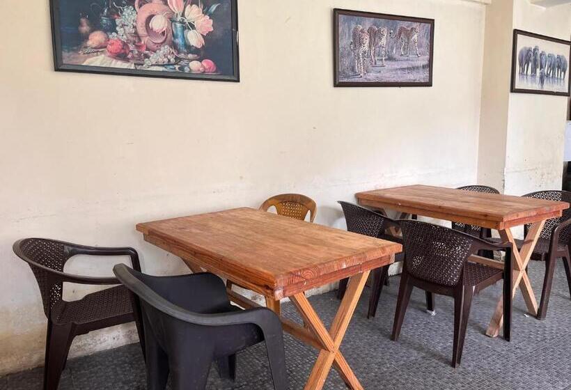 هتل Varuni Classic Mcleod Ganj !! Near Mall Road !!