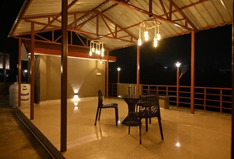 בית מלון כפרי The Blossom Glee