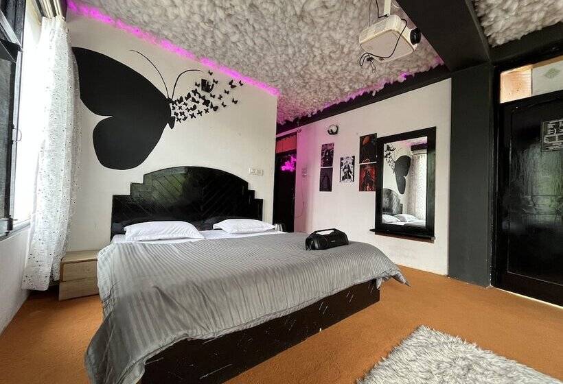 هتل The Locals By Roomshala