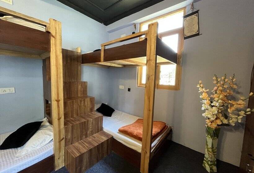 هتل The Locals By Roomshala