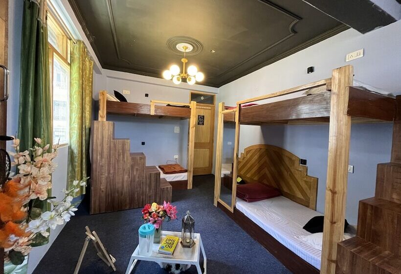 هتل The Locals By Roomshala