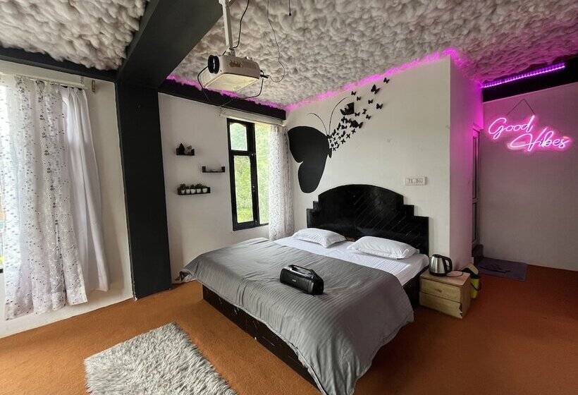 هتل The Locals By Roomshala