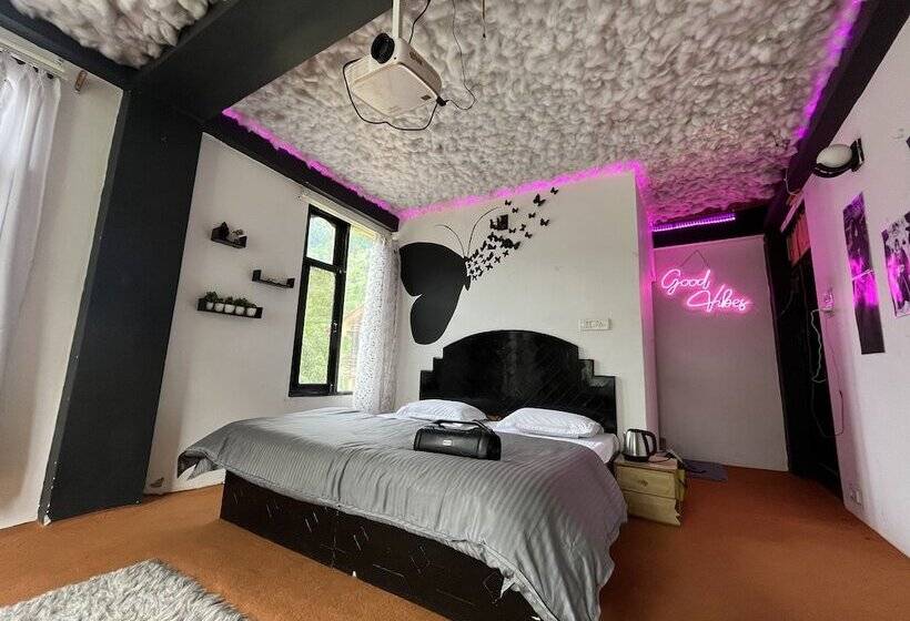 هتل The Locals By Roomshala