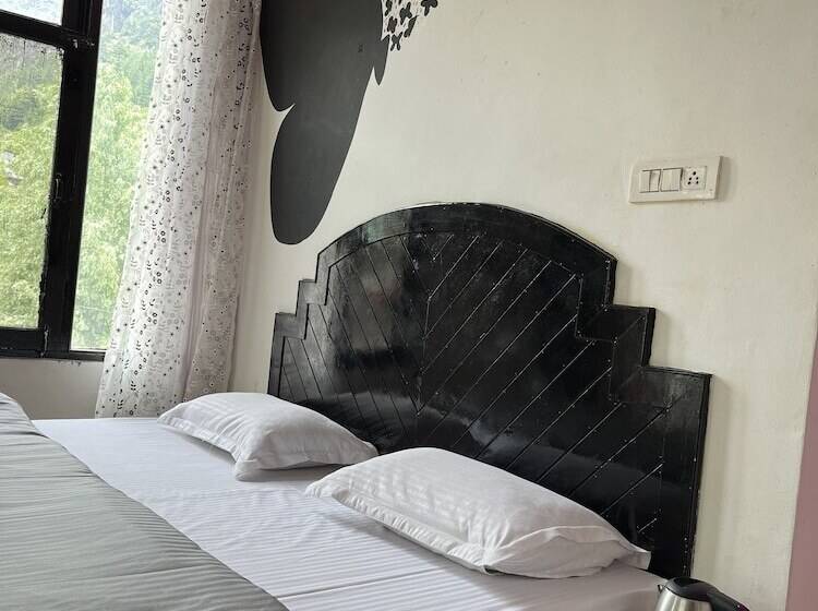 هتل The Locals By Roomshala