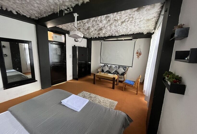 هتل The Locals By Roomshala