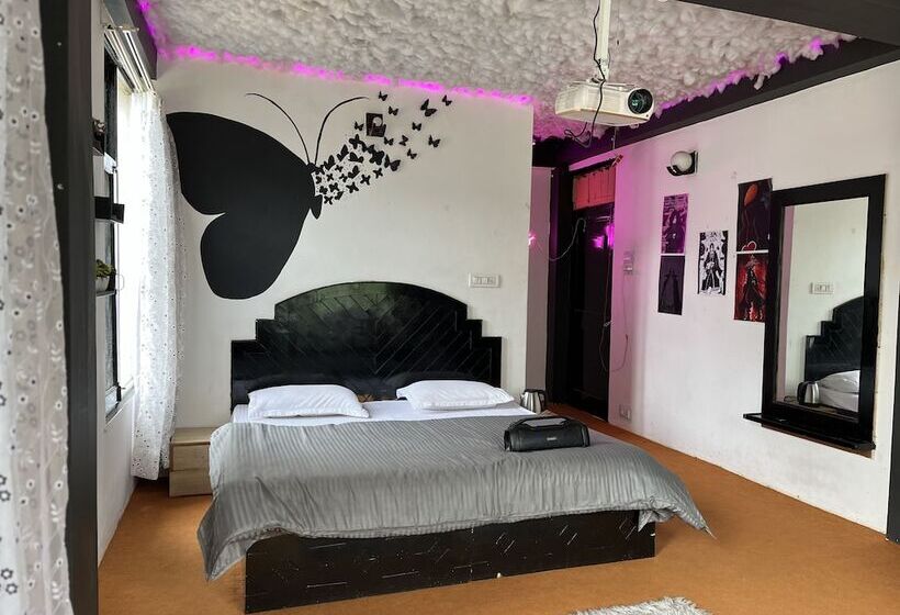 هتل The Locals By Roomshala