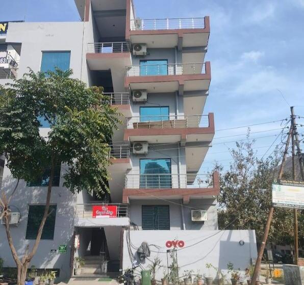 ホテル The Royale Stay