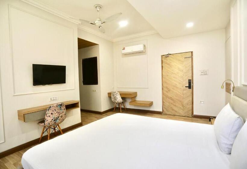 Отель Wish Leisure, Noida, Sector 104