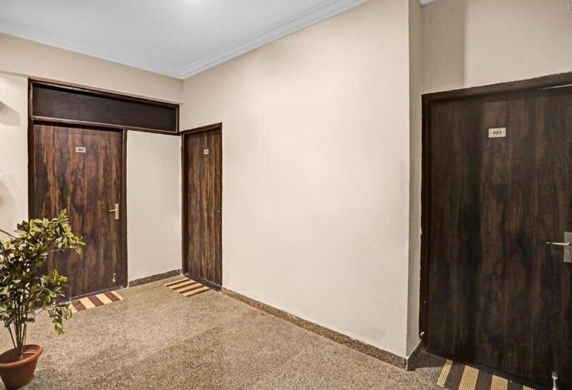 Отель Wish Leisure, Noida, Sector 104