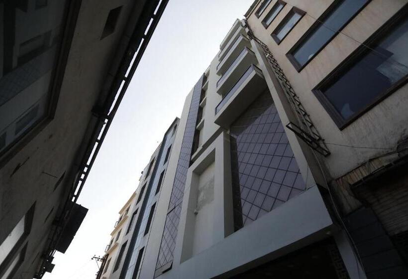 Отель Wish Leisure, Noida, Sector 104