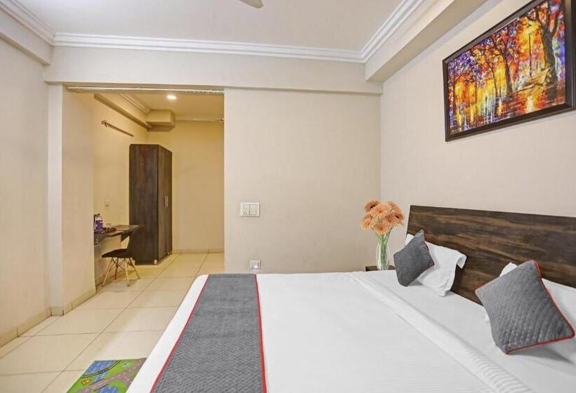 Отель Wish Leisure, Noida, Sector 104