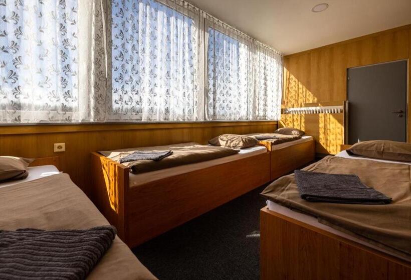 ホテル Zimní Stadion Slaný