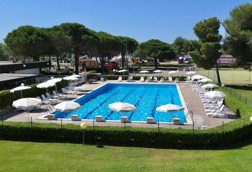 Isa Apartment 3 Beds In Residence With Swimming Pool Bed And Bath Linen Included