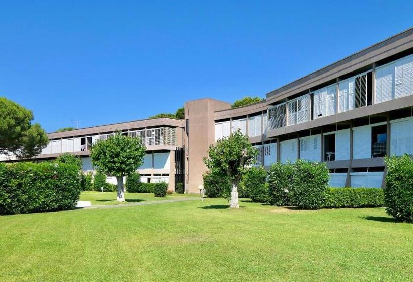 Isa Apartment 4 Beds With Private Outdoor Space In Residence With Swimming Pool In Marina Di Bibbona