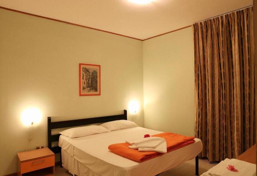 Isa Apartment 4 Beds With Private Outdoor Space In Residence With Swimming Pool In Marina Di Bibbona