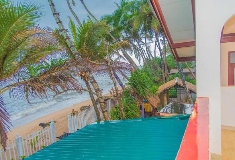 Mahi Beach Hotel & Restaurant