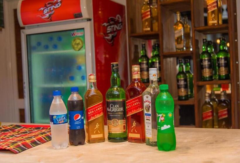 Mahi Beach Hotel & Restaurant