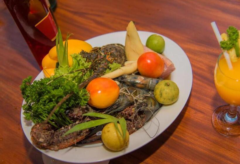 Mahi Beach Hotel & Restaurant