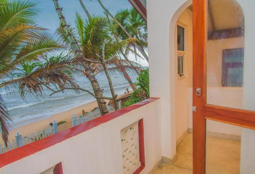 Mahi Beach Hotel & Restaurant