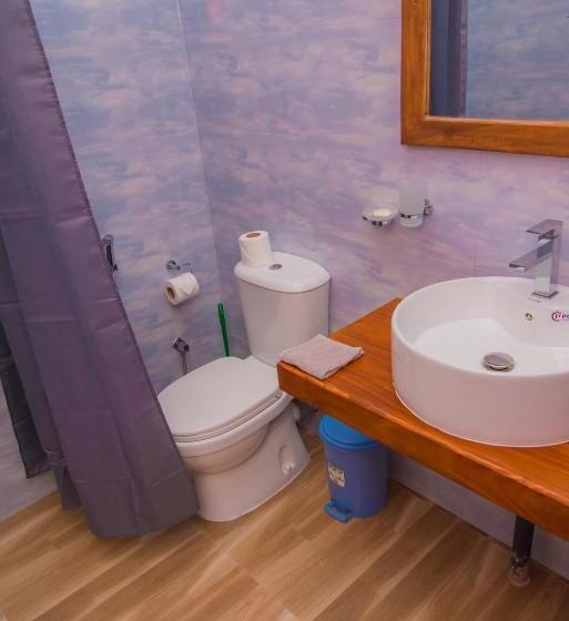 Mahi Beach Hotel & Restaurant