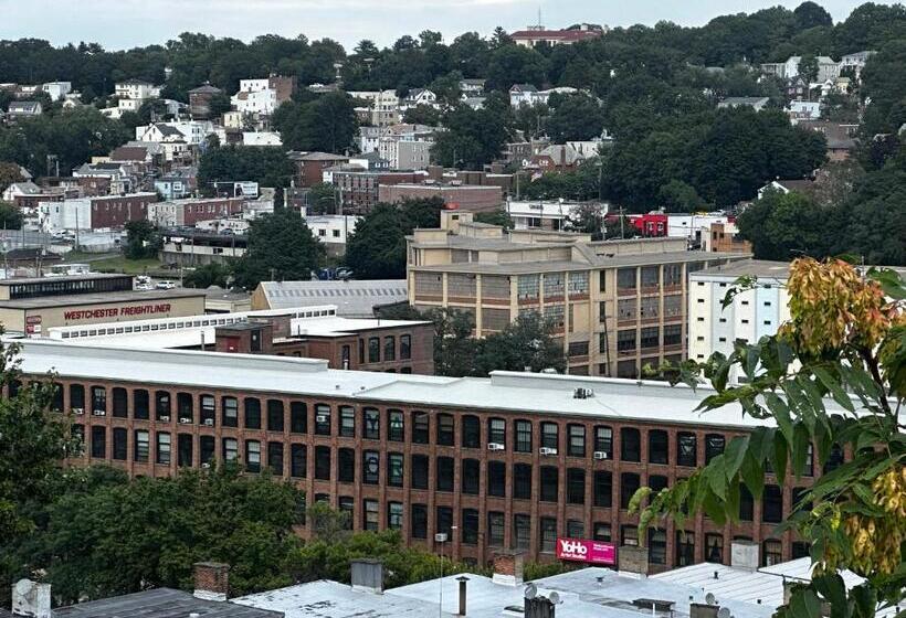 膳宿费 4 A Diamond In Yonkers