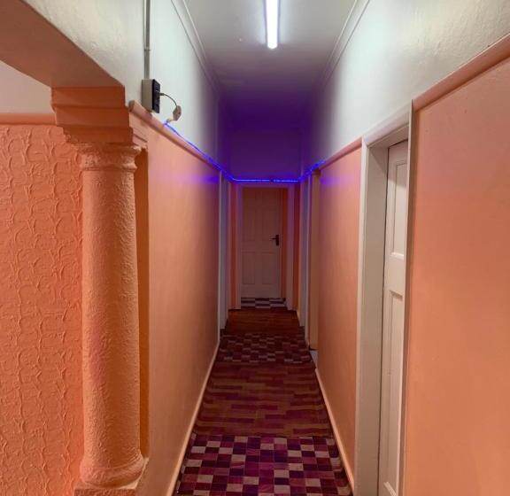 פנסיון A House , Akan Trust