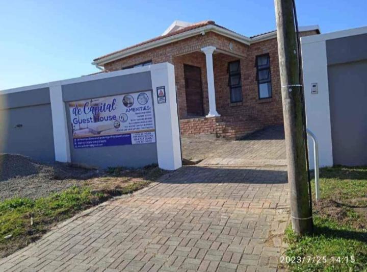 Пансион De Capital Guest House