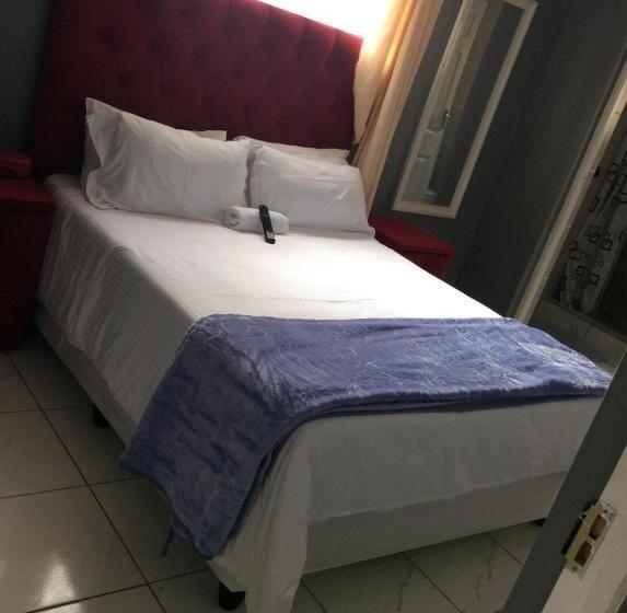 Пансион De Capital Guest House