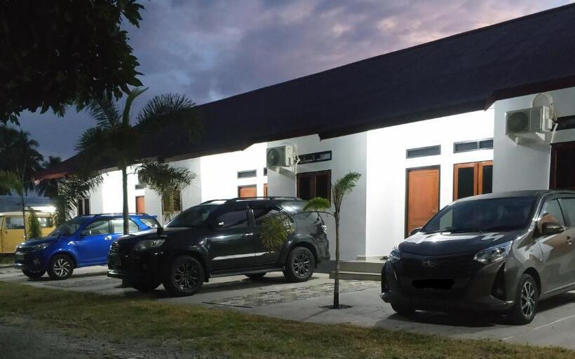 פנסיון Home Syariah Guest House Ampana