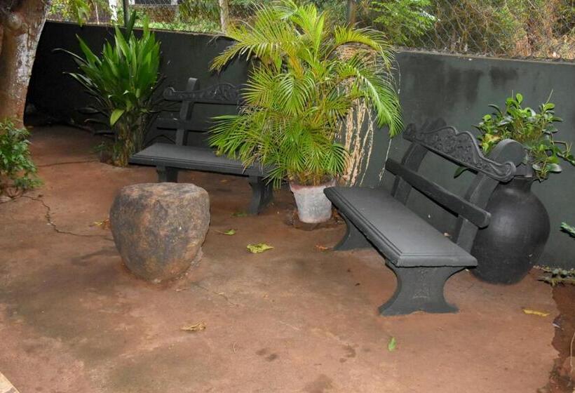 פנסיון Lion Guest Anuradhapura