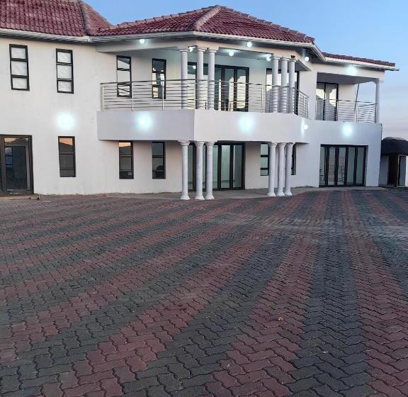بنسيون Ngqamakwe Luxury Guest House And Conference Centre