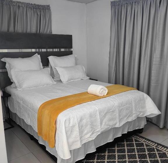 بنسيون Ngqamakwe Luxury Guest House And Conference Centre