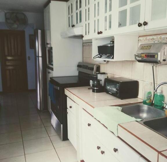 بنسيون Room In House   Habitacion Y Bano Independientes