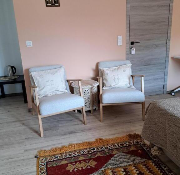 Пансион Chambres D Hôtes à  5min De Pairi Daiza Et  30min D Ath Et Mons