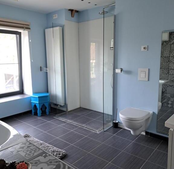 Пансион Chambres D Hôtes à  5min De Pairi Daiza Et  30min D Ath Et Mons