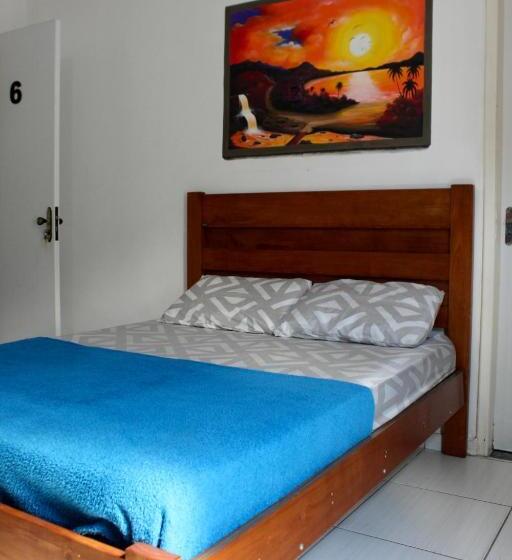 הוסטל Aloha Suites