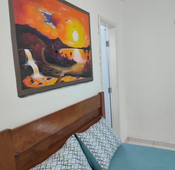 הוסטל Aloha Suites