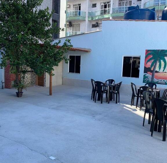 הוסטל Aloha Suites