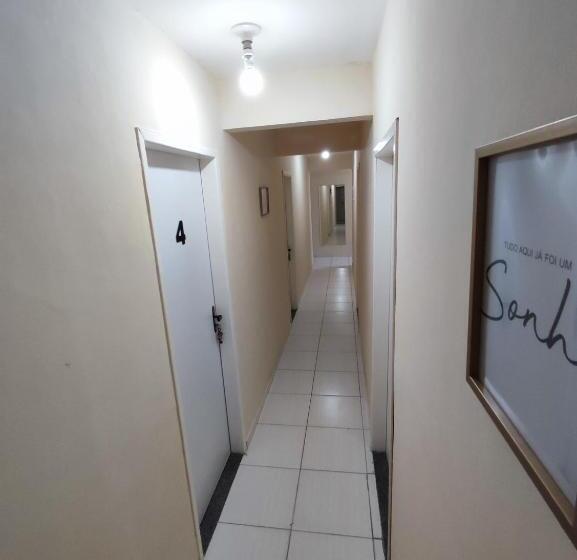 הוסטל Aloha Suites