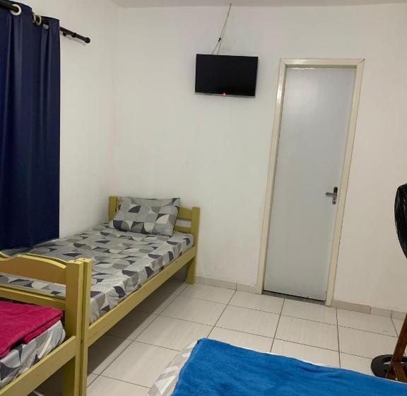 הוסטל Aloha Suites